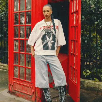 white graphic tee for a model off-duty look size M